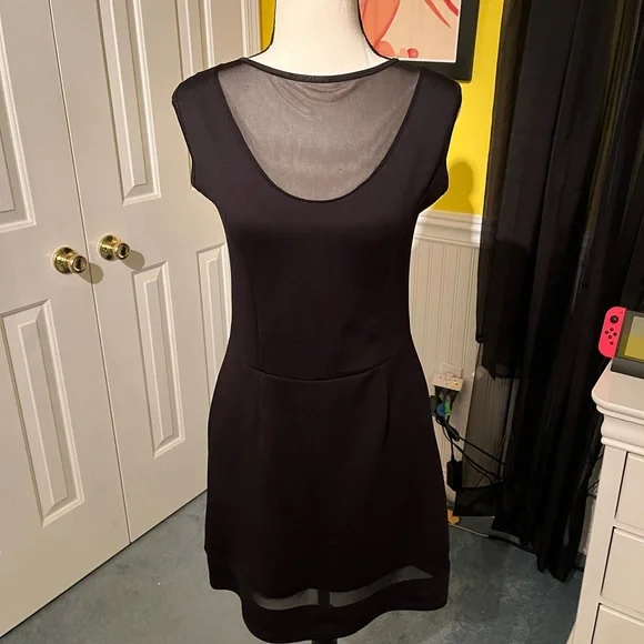 Black dress Size Small S - Picture 3 of 3